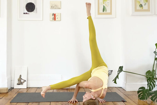 Twist and flow – including twisted arm balances and inversions